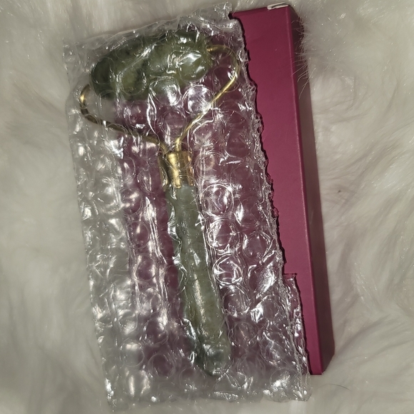 Jade Beauty Roller for face - Picture 2 of 2